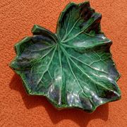 Retro leaf pocket emptier
