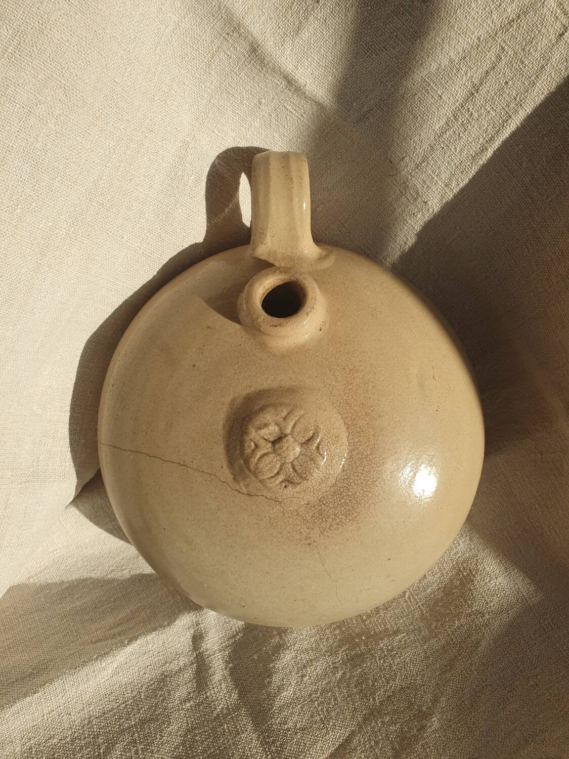 Vase français en terre cuite claire