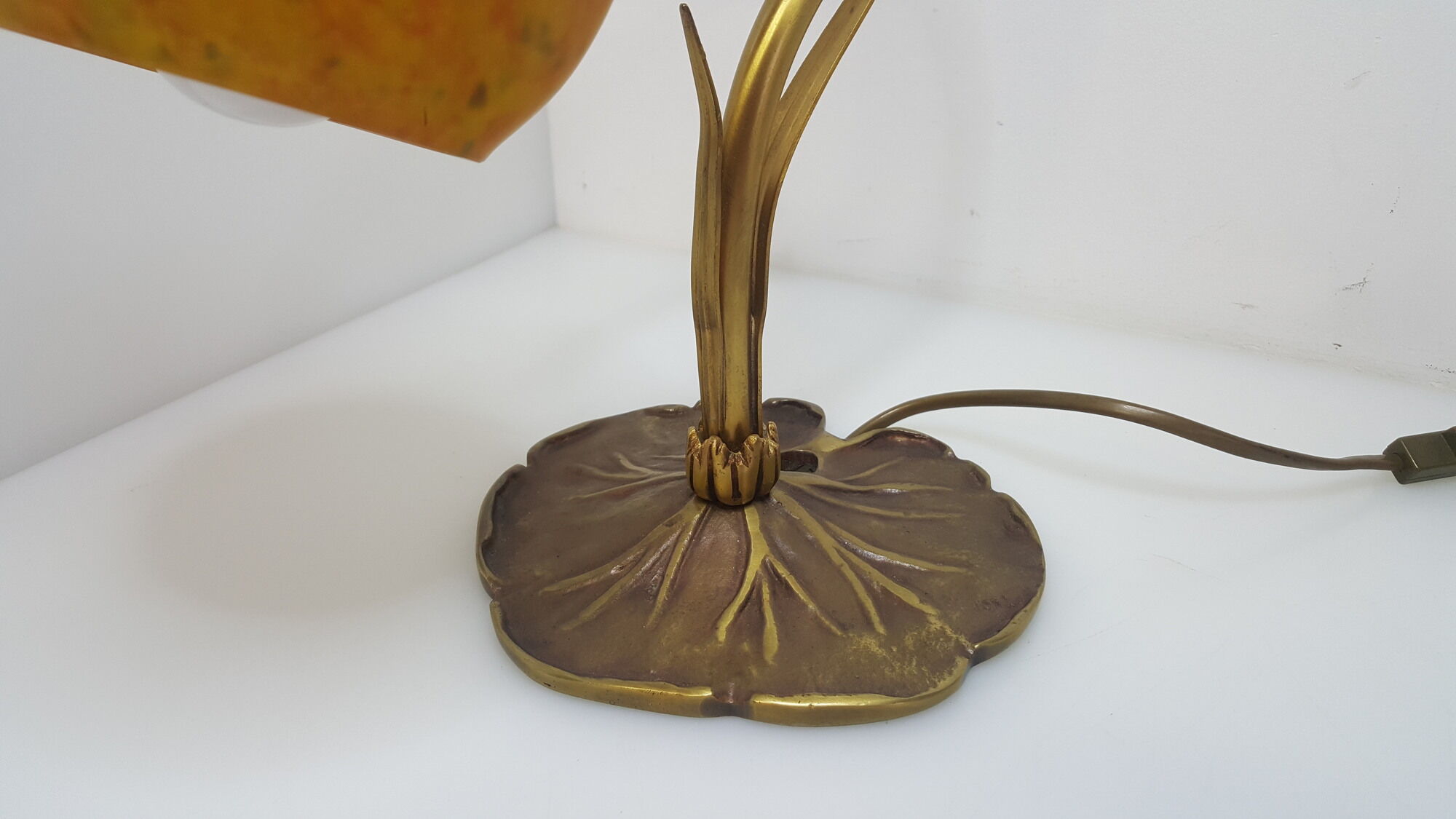 Bronze water lily foot lamp and Art Nouveau style glass paste