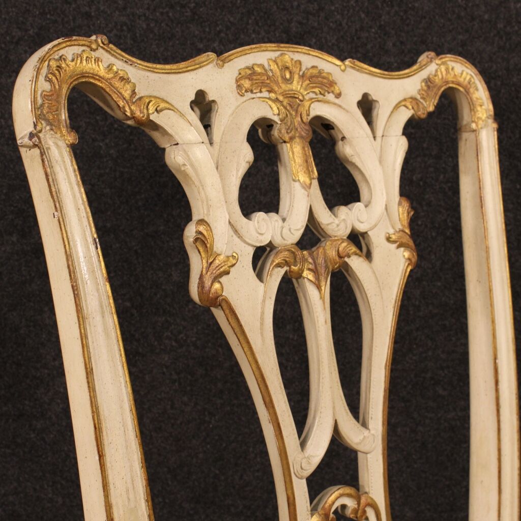 Paire de chaises italiennes laquées et dorées