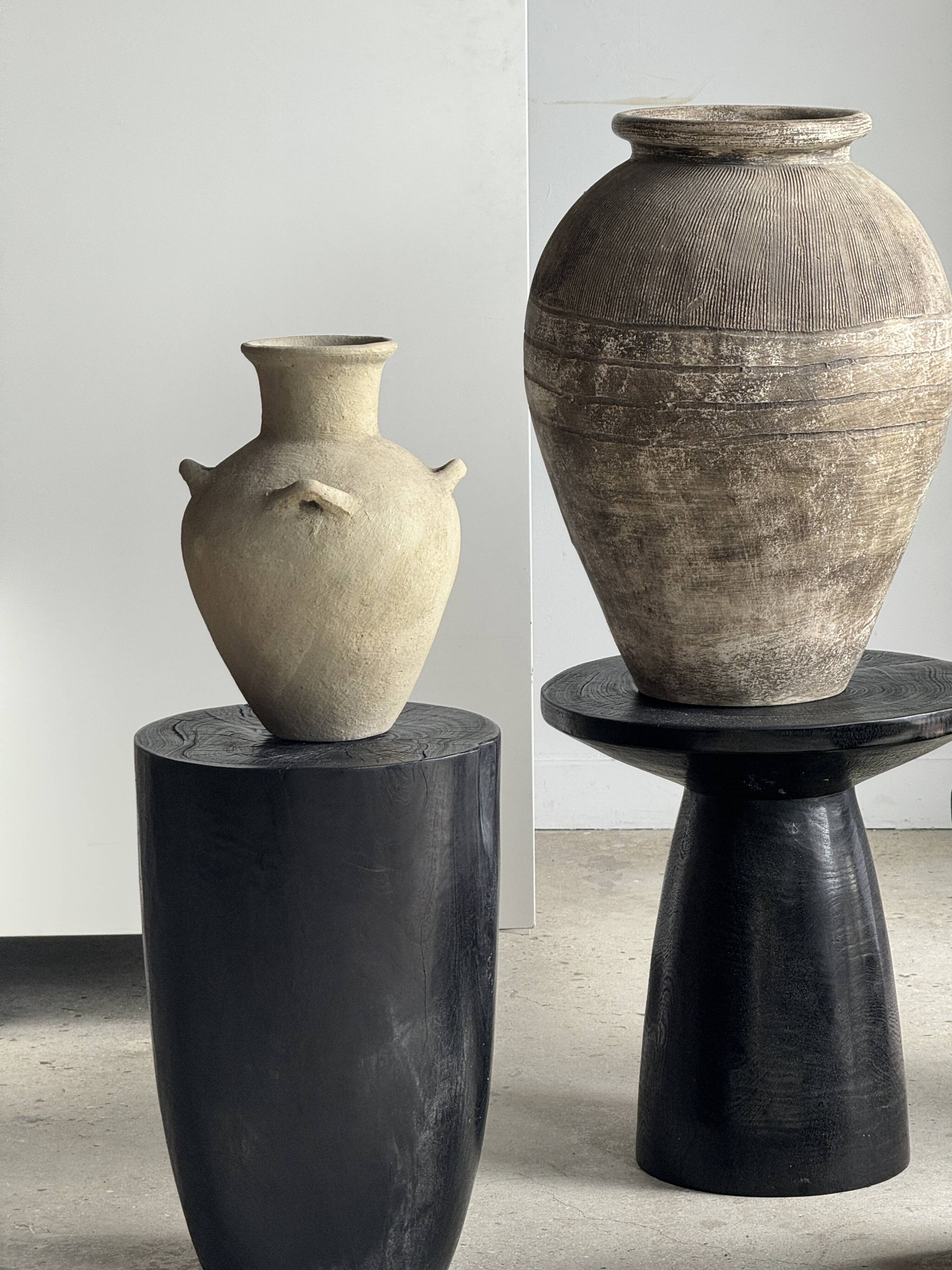 Pot antique gris indonésien motifs de cernes et stries