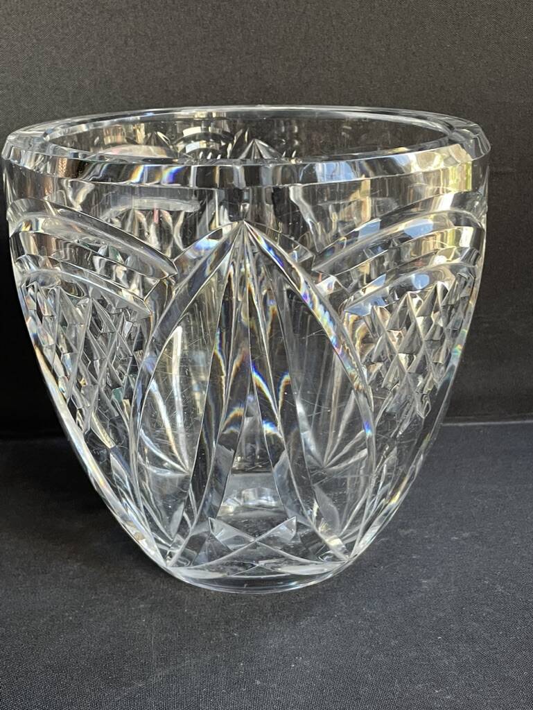 Cylindrical vase – handmade cut crystal