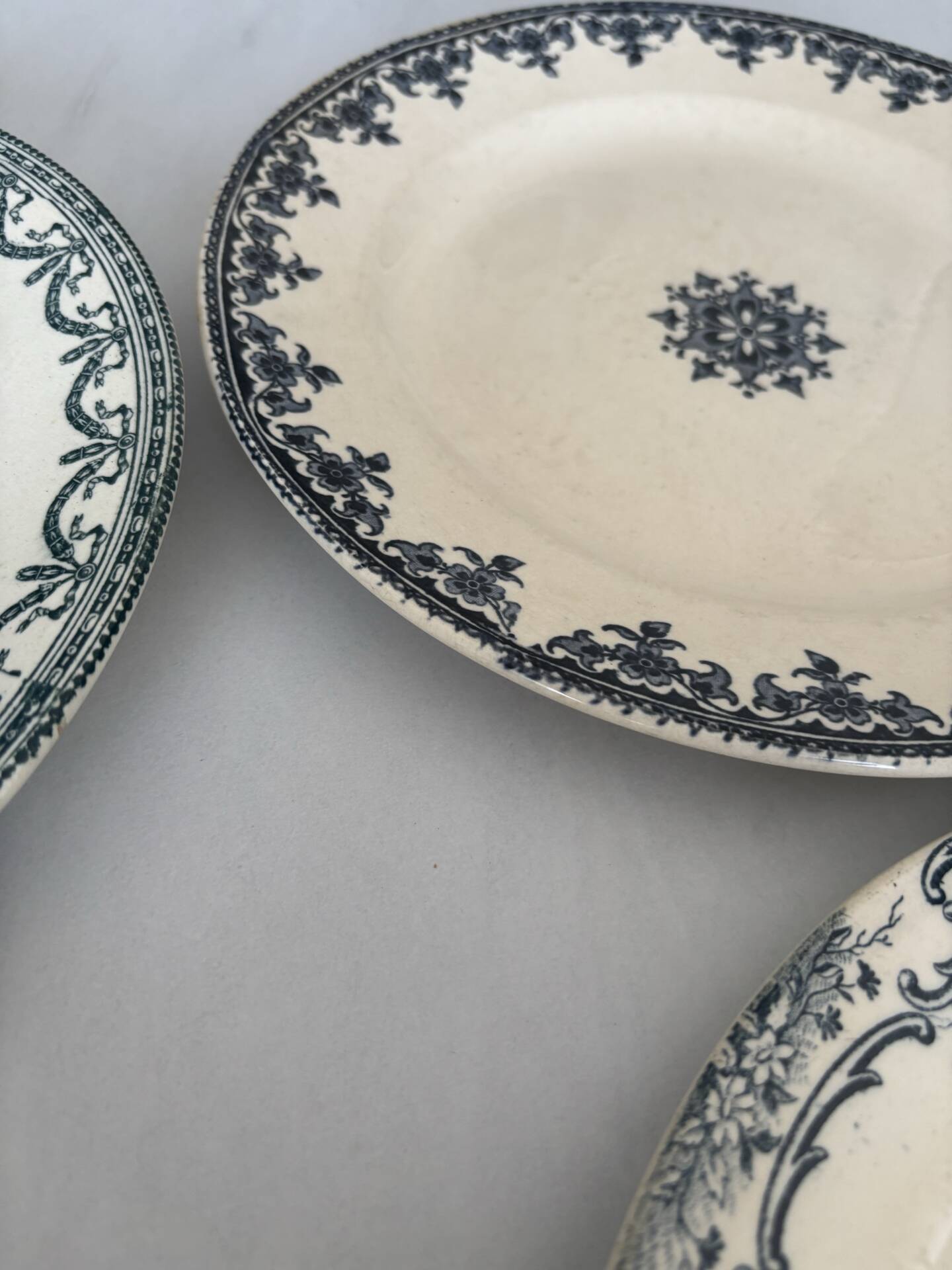 Lot 4 assiettes plate terre de fer bleu faïence ancienne - terre de fe