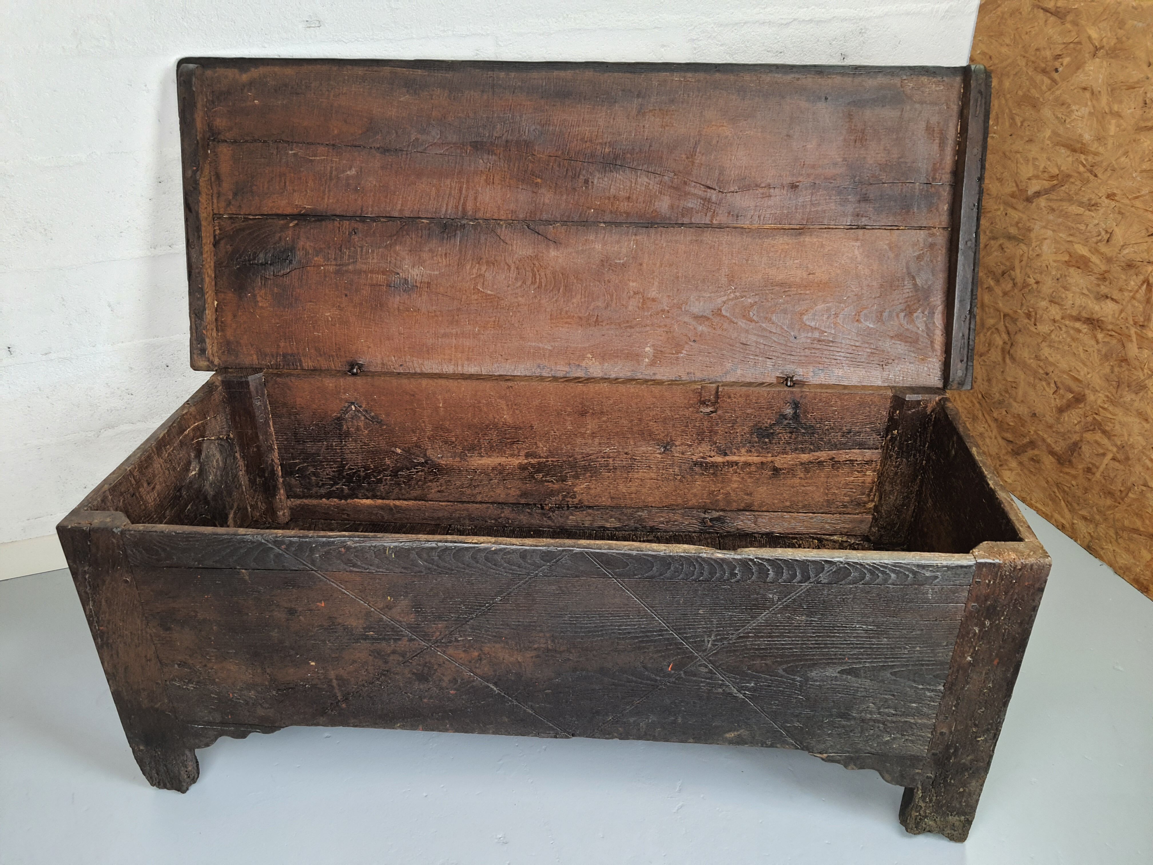 Maie ancient early 18th solid oak