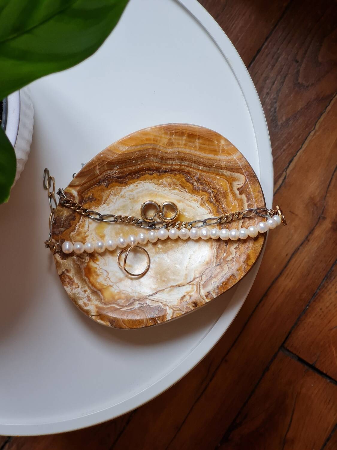 Vintage natural stone pocket emptier