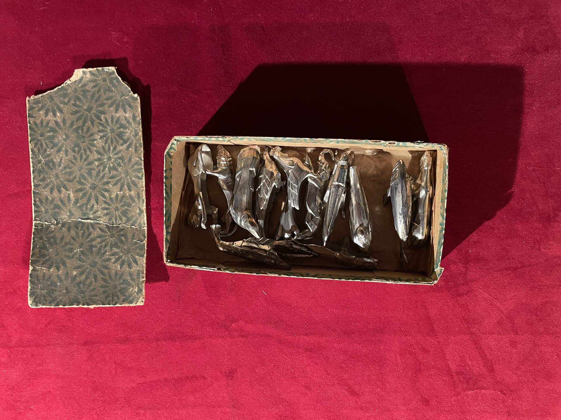 12 porte-couteau d’après Sandoz 1881-1971
