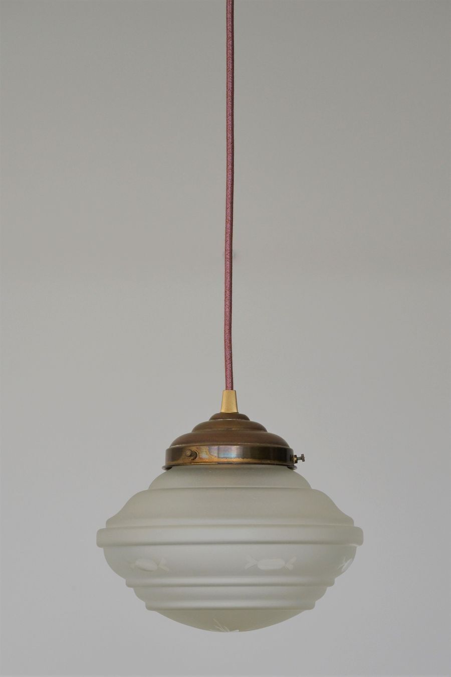 Engraved glass globe pendant lamp