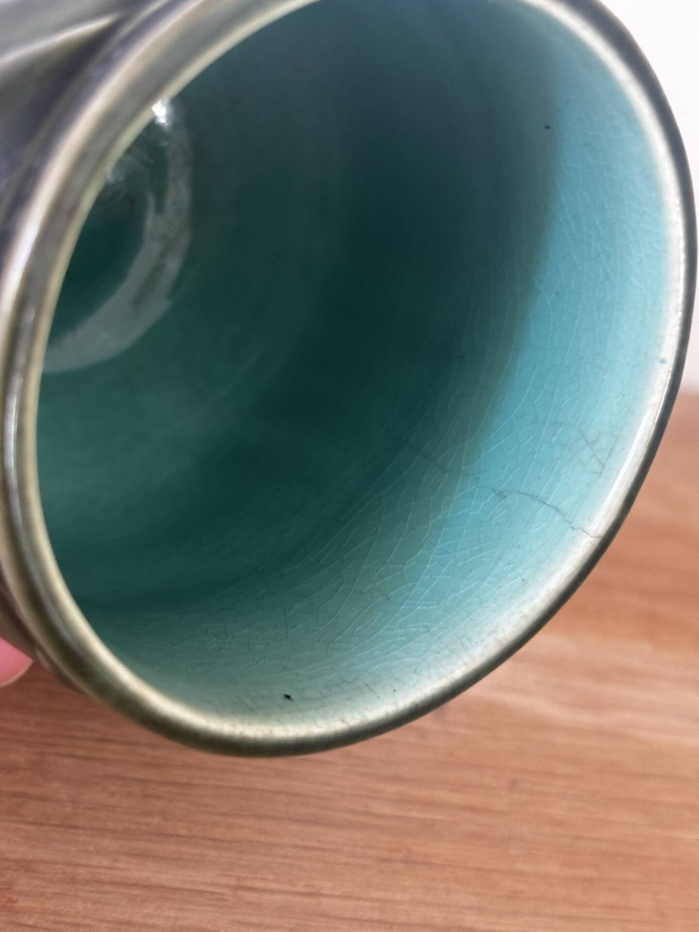 Pot ou cache pot Majolica Sarreguemines barbotine émaillée verte