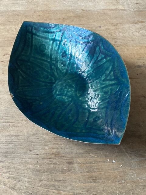 Enamelled fruit cup
