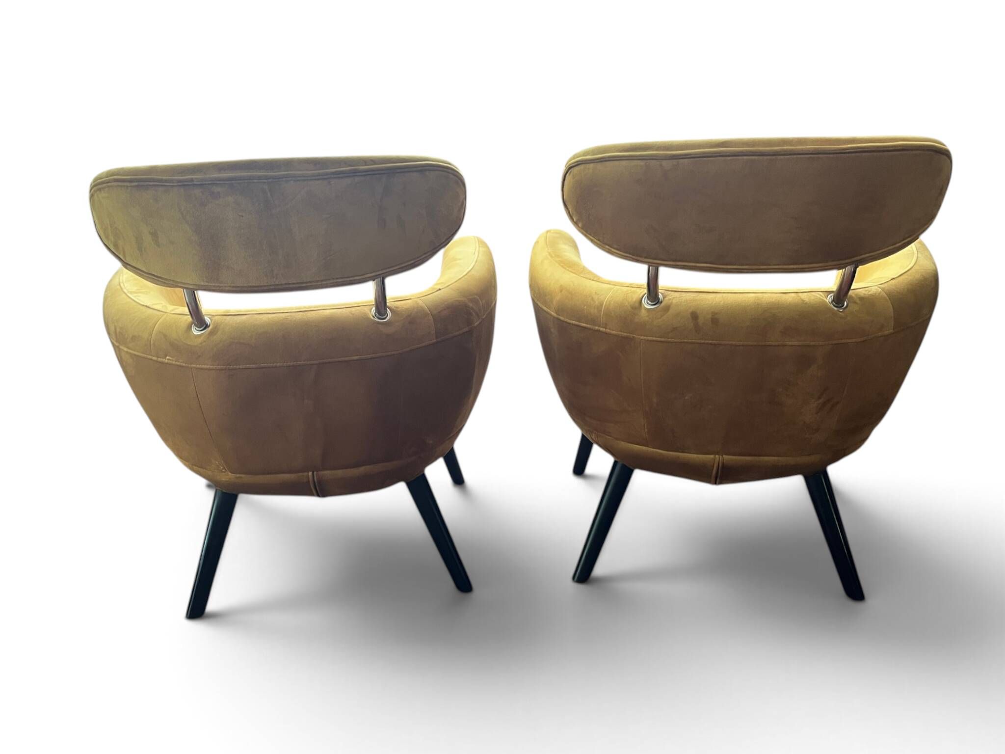 Vintage pair of mustard velvet armchairs from the 20th century.
