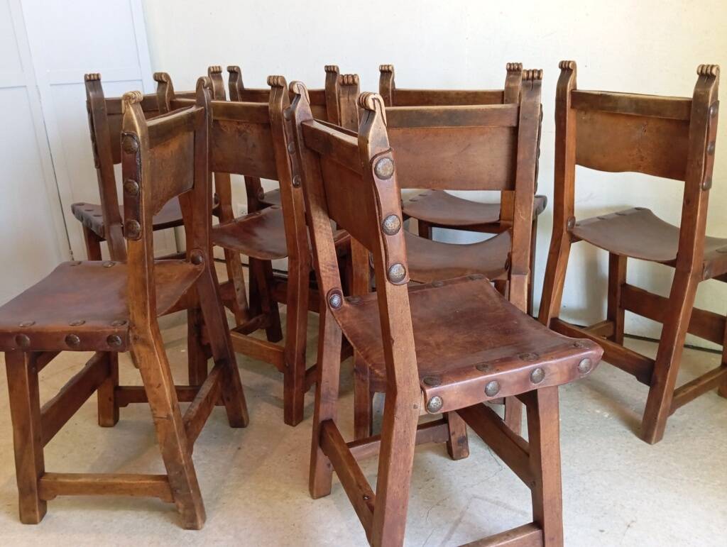Set of 8 walnut and leather chairs from the 1950s