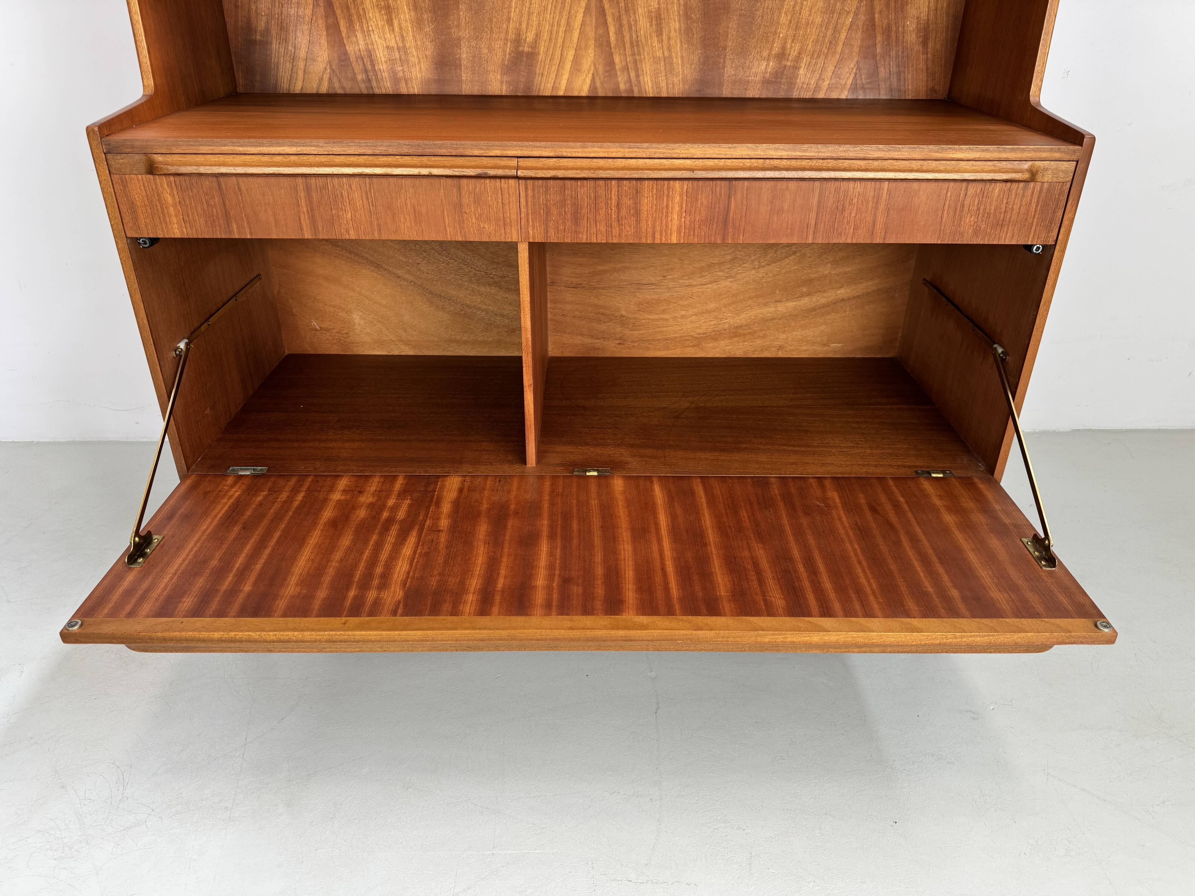 Vintage McIntosh design bookcase by T. Robertson from the 1960s.