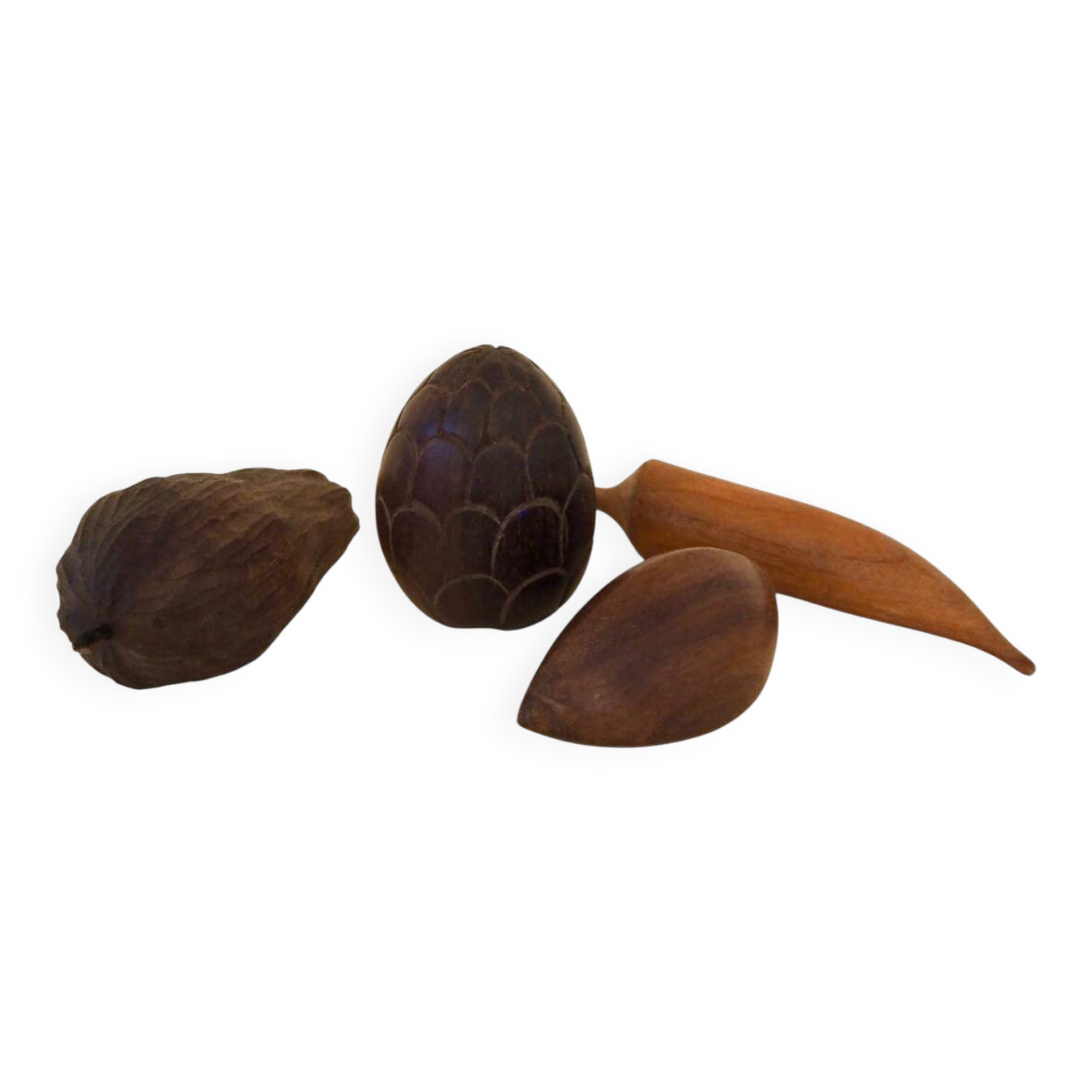 Ensemble de fruits décoratifs en bois sculpté