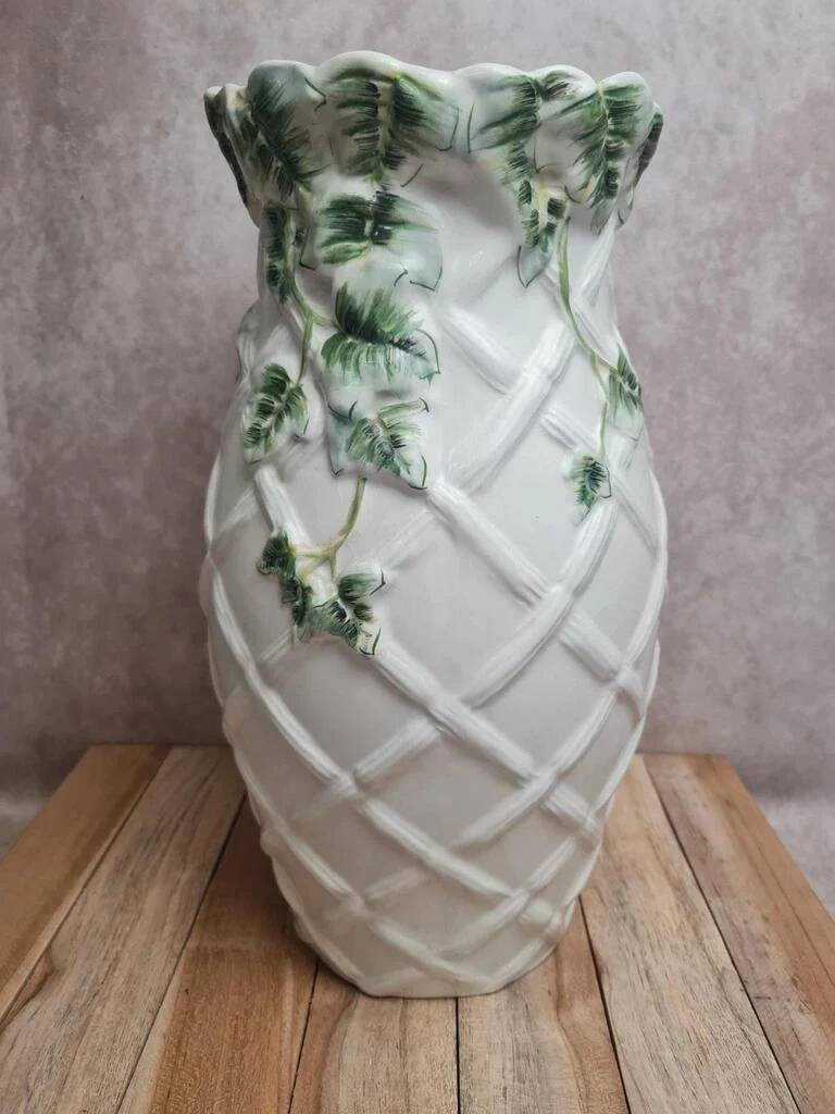 Large vintage Portuguese vase FG Trompe-l'œil vase with raised ivy decoration