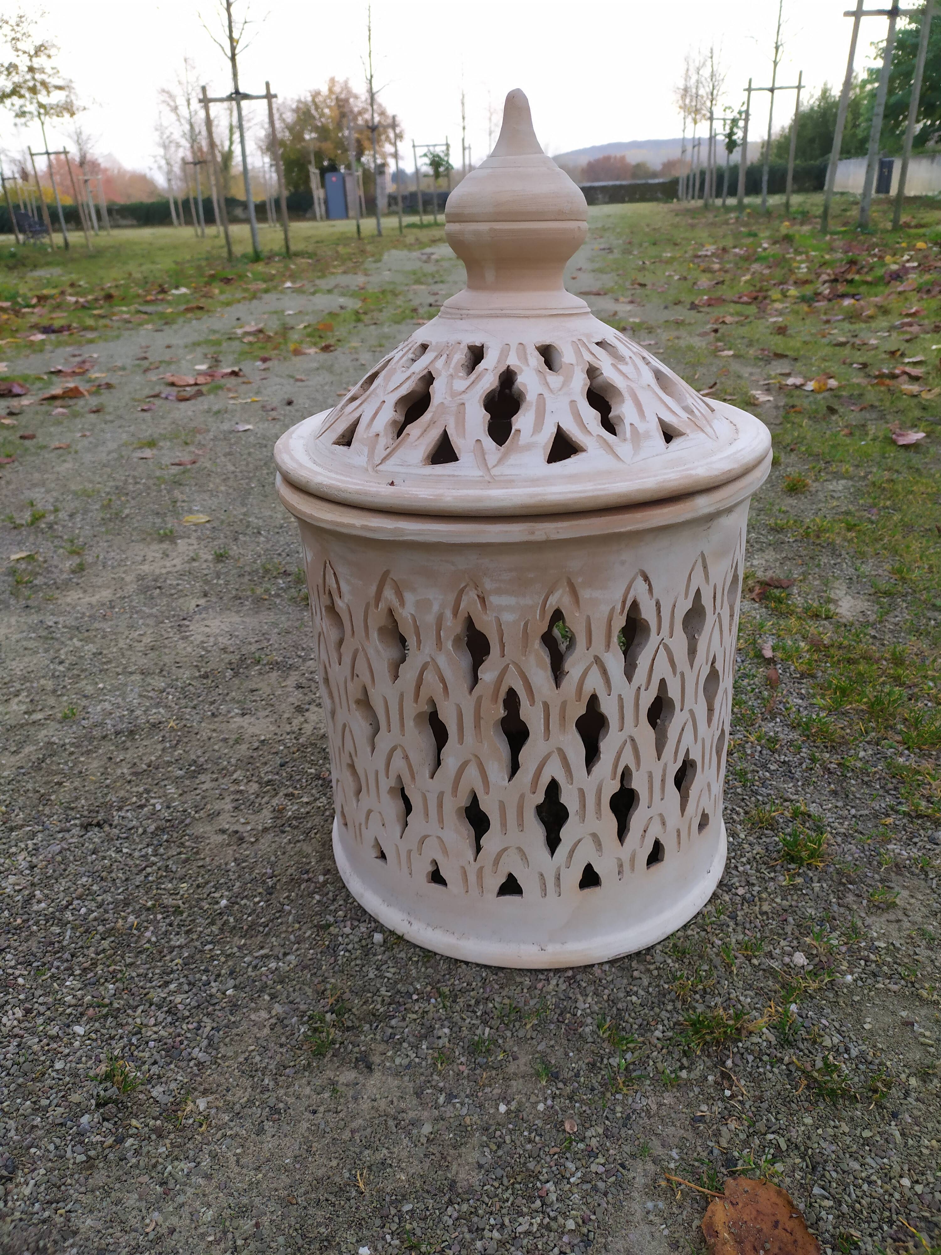 Poterie marocaine , lanterne , terre cuite