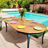 Round table with extensions