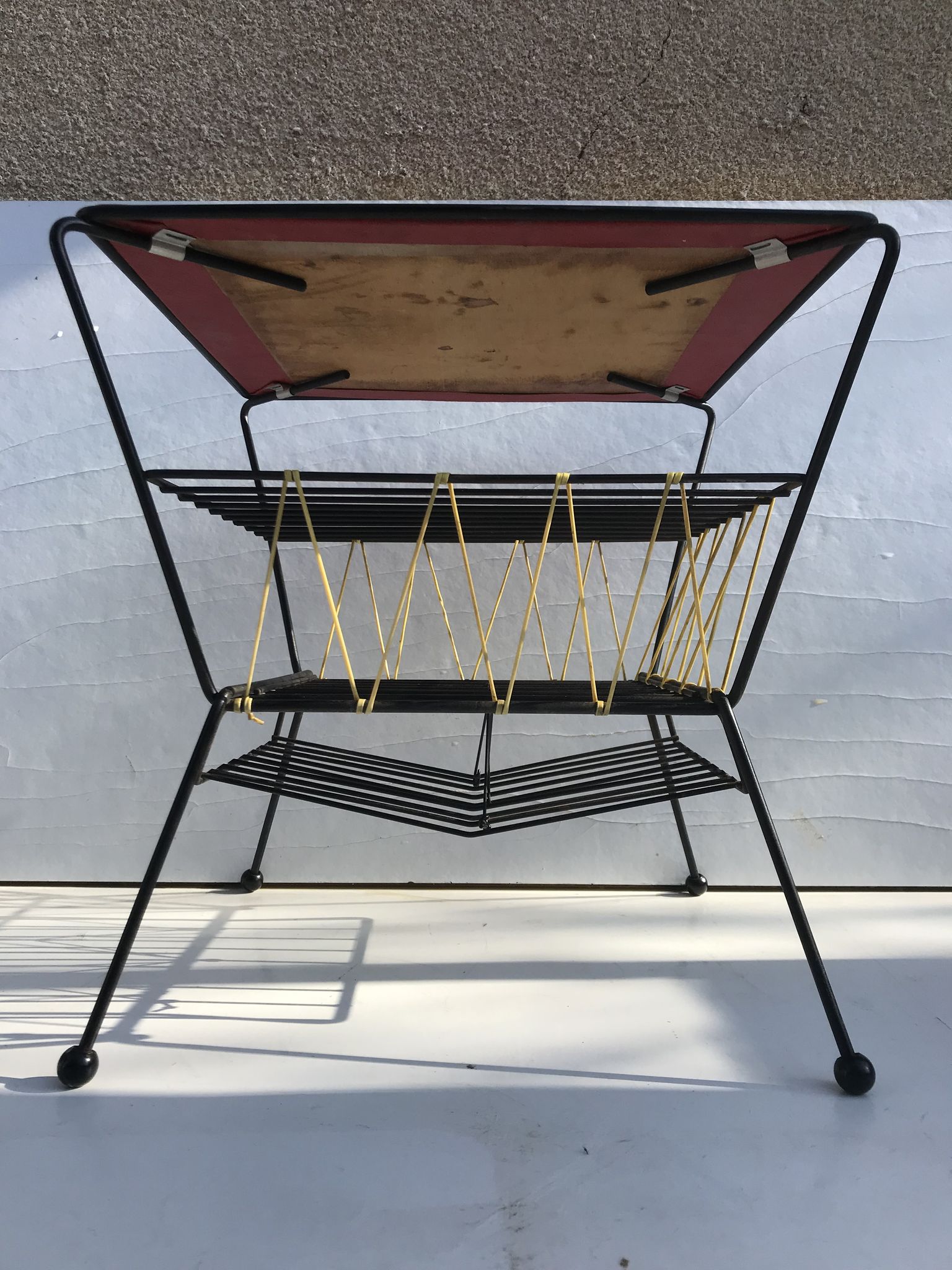 Old coffee table with black metal and scoubidou magazines holder