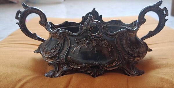 Jardiniere de table style Louis XV, rococo en étain, XIXème s.