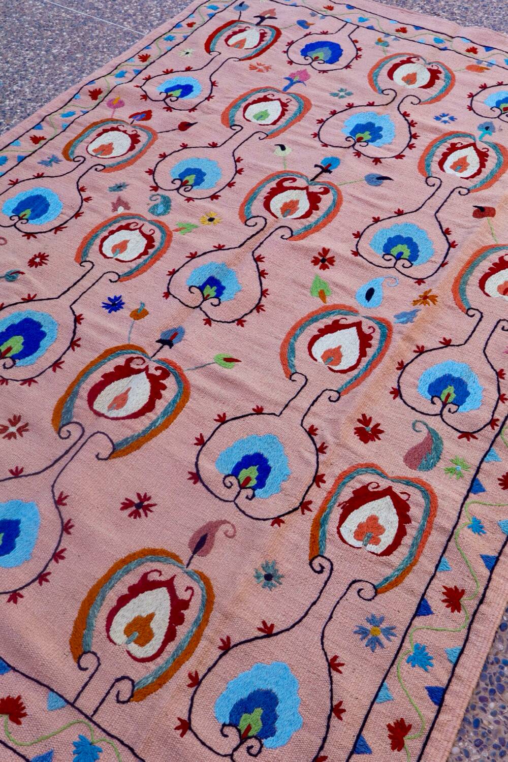 Salmon pink suzani kilim rug with embroidered patterns