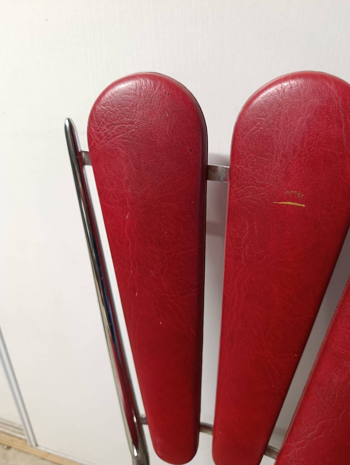 Set of 3 red flower petal chairs - vintage in faux leather - 1960s/70s