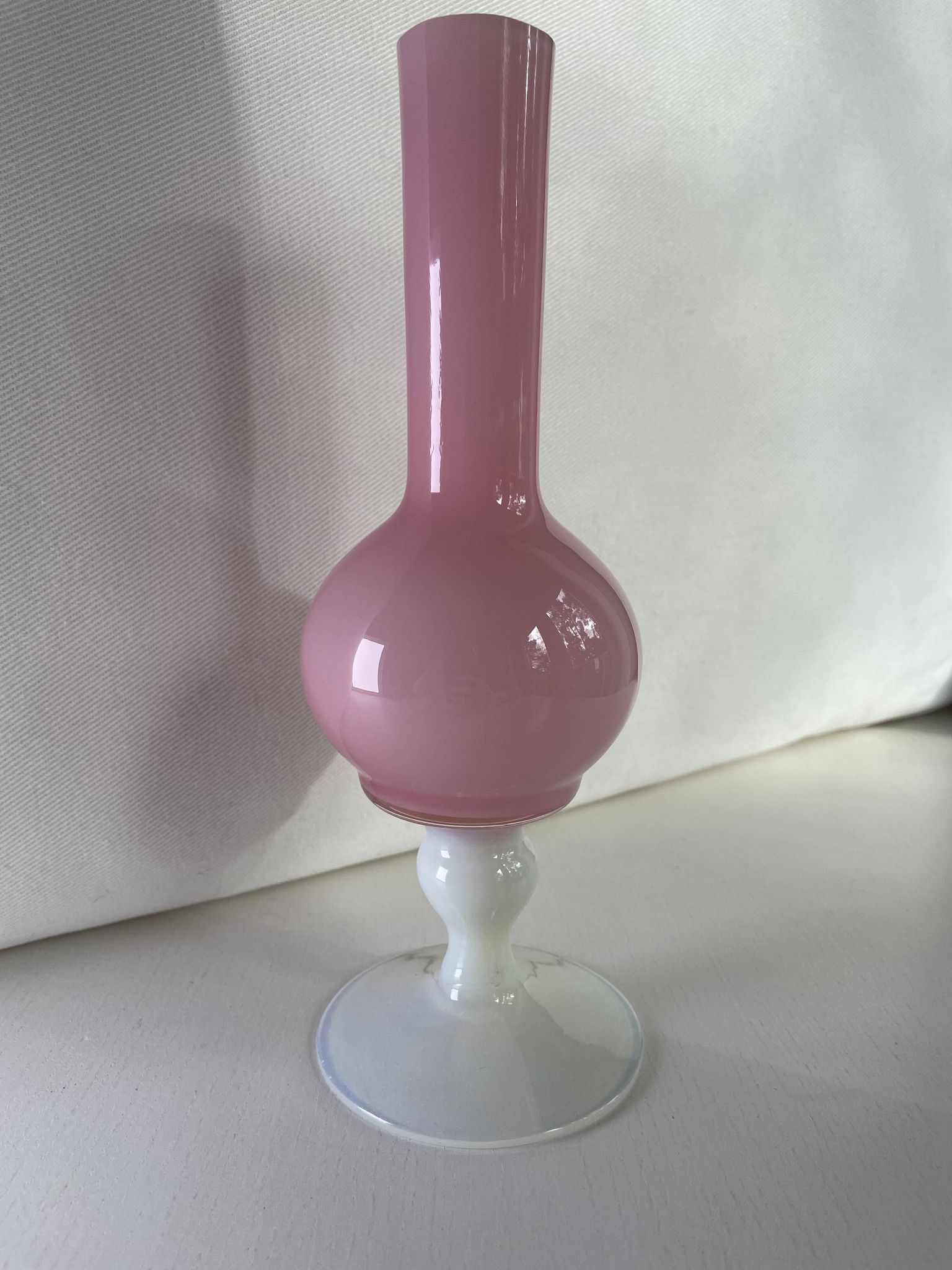 Vase en opaline rose
