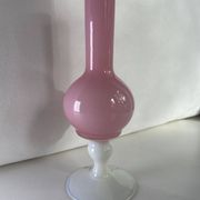 Vase en opaline rose