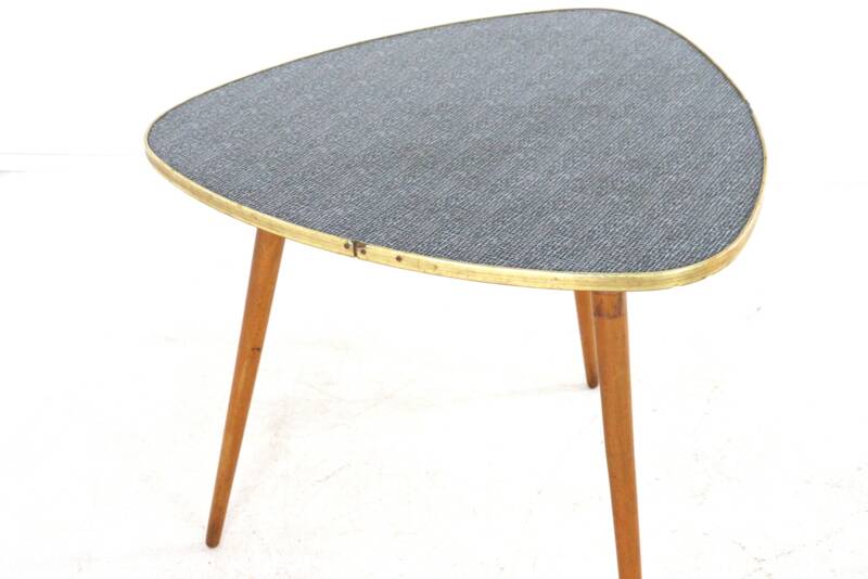 Table d'appoint triangulaire design moderne des années 60