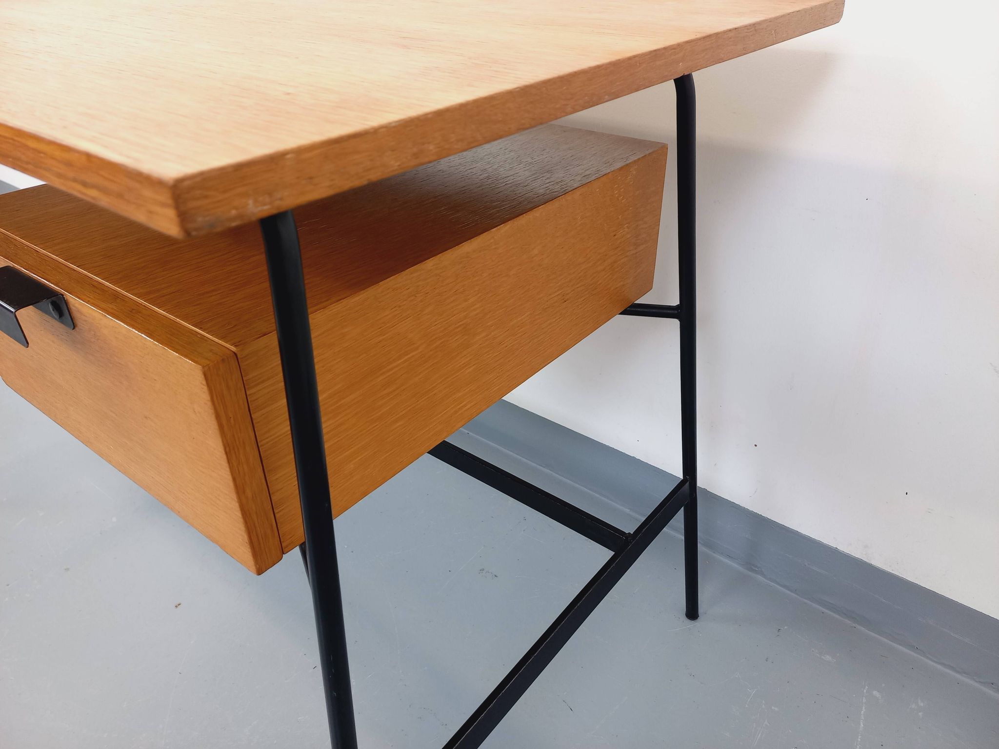 Pierre Paulin vintage modernist desk in oak wood and black metal