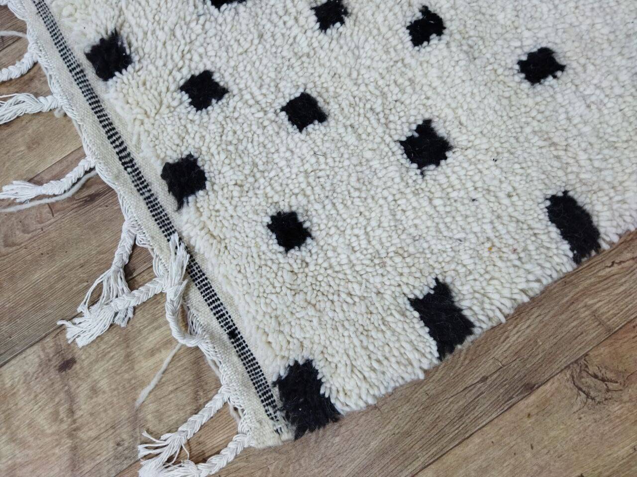 Handmade moroccan polka dot berber rug 294 x 194 cm