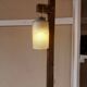 Lampadaire en bois et verre