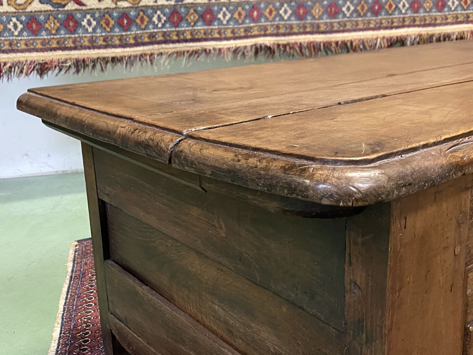 Banc coffre breton en châtaigner et marqueterie XIXème