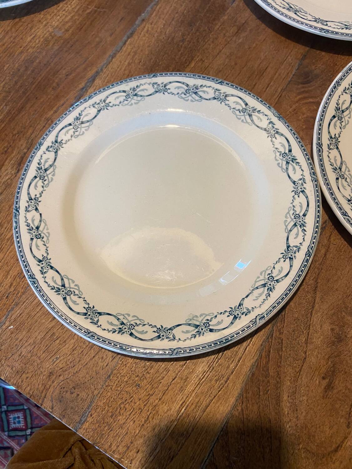 Series of 6 flat plates Terre de fer