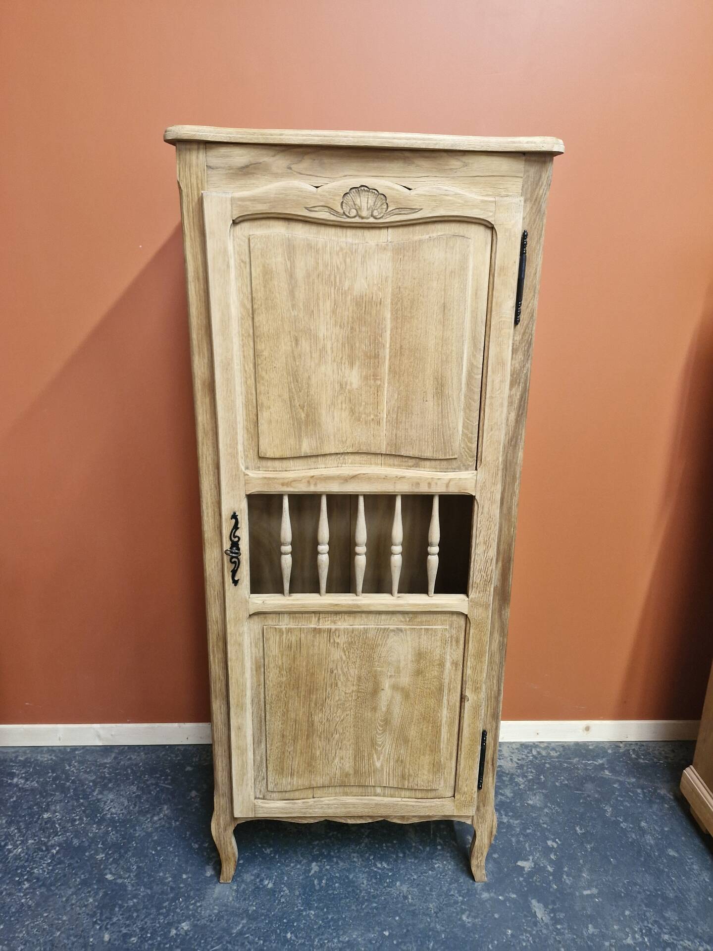 Wooden cabinet Aerogommer