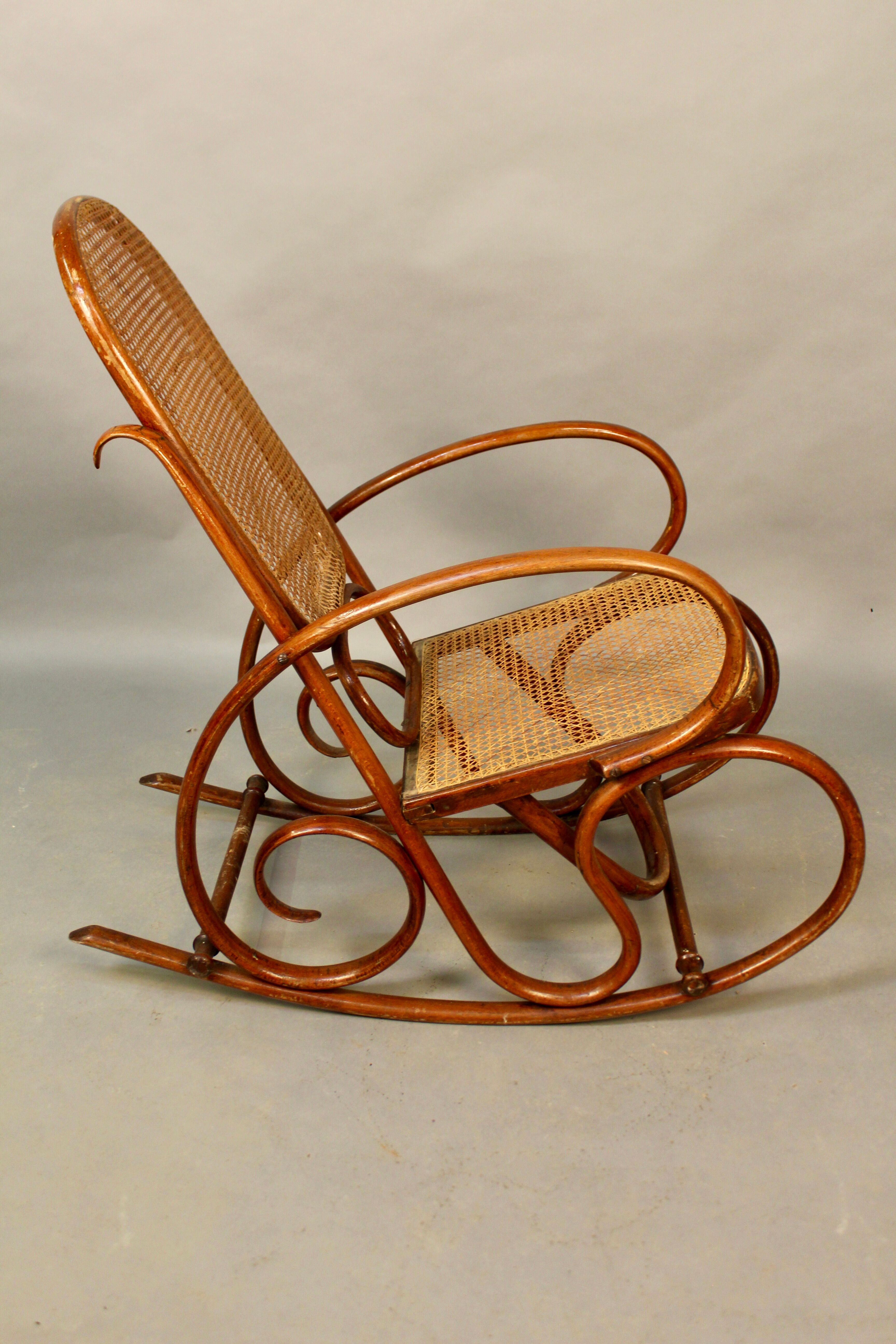 Rocking chair in curved wood