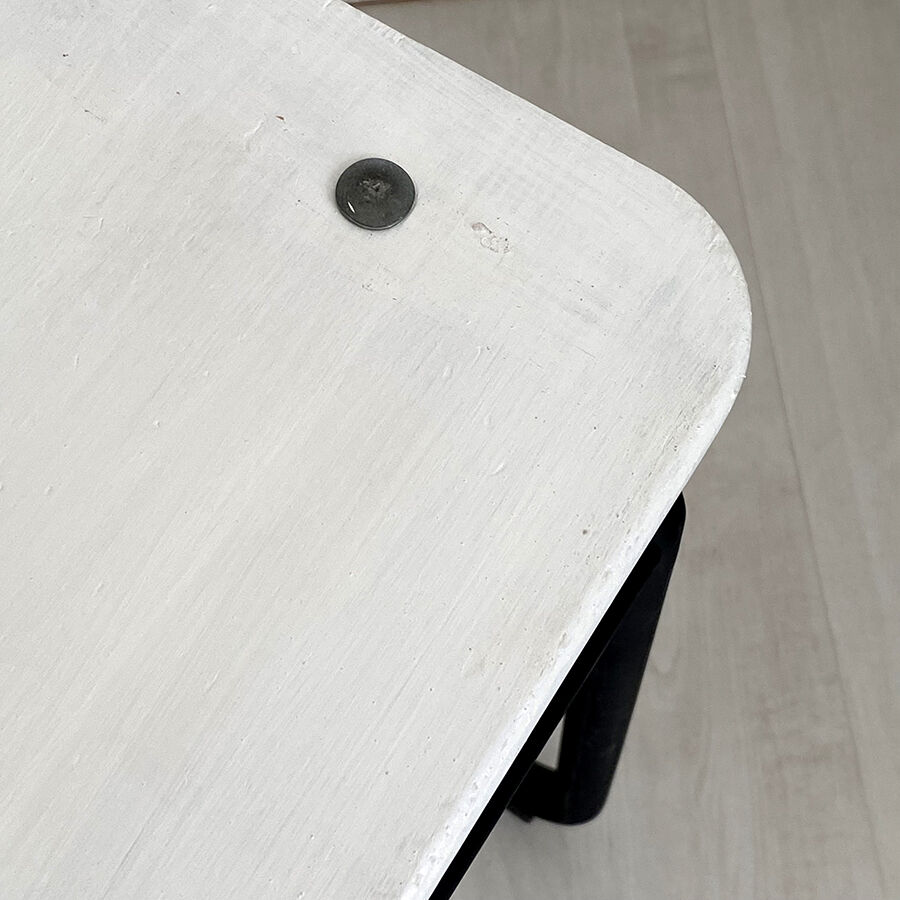 Small children's desk