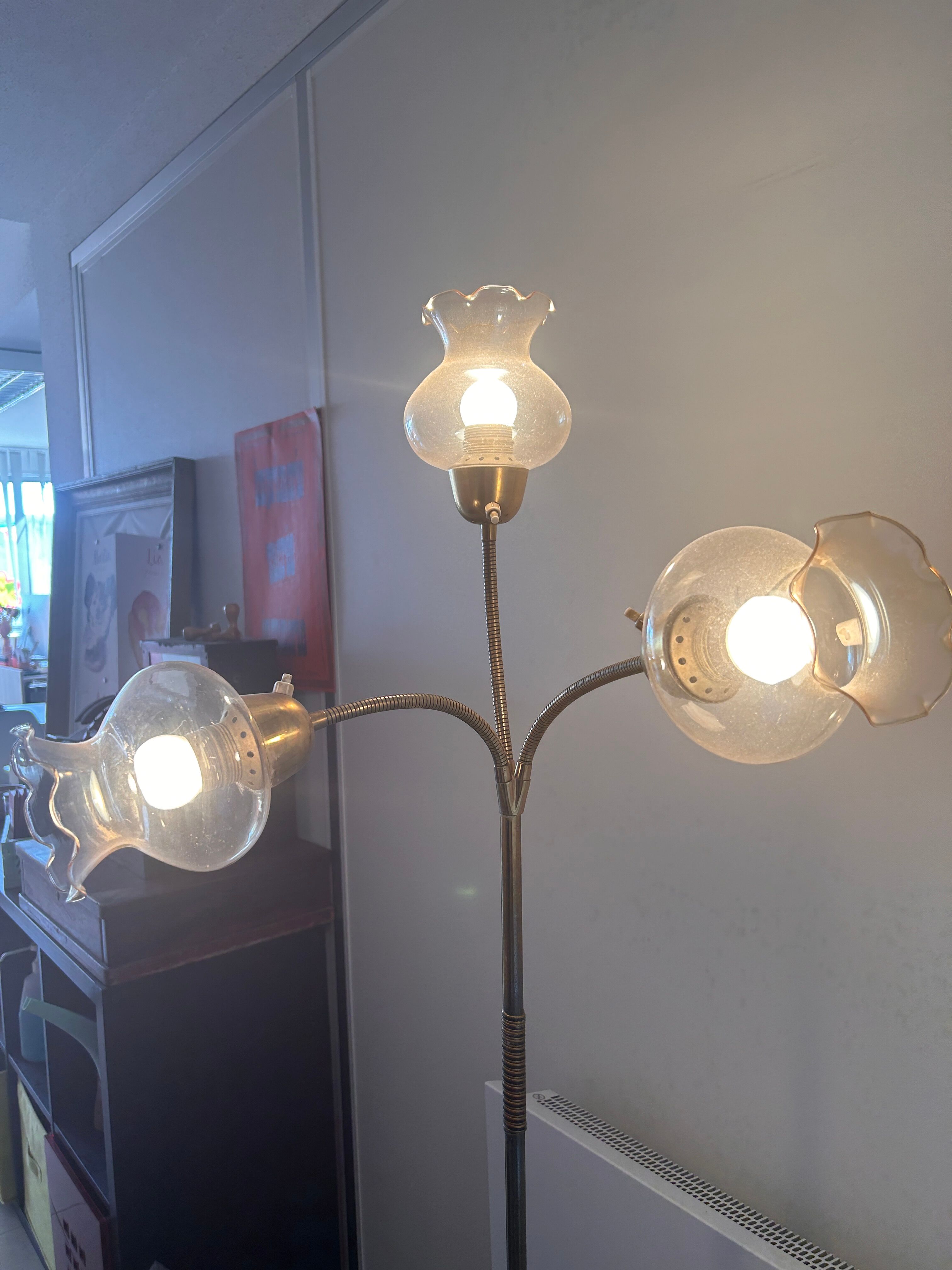 Floral floor lamp with 3 branches