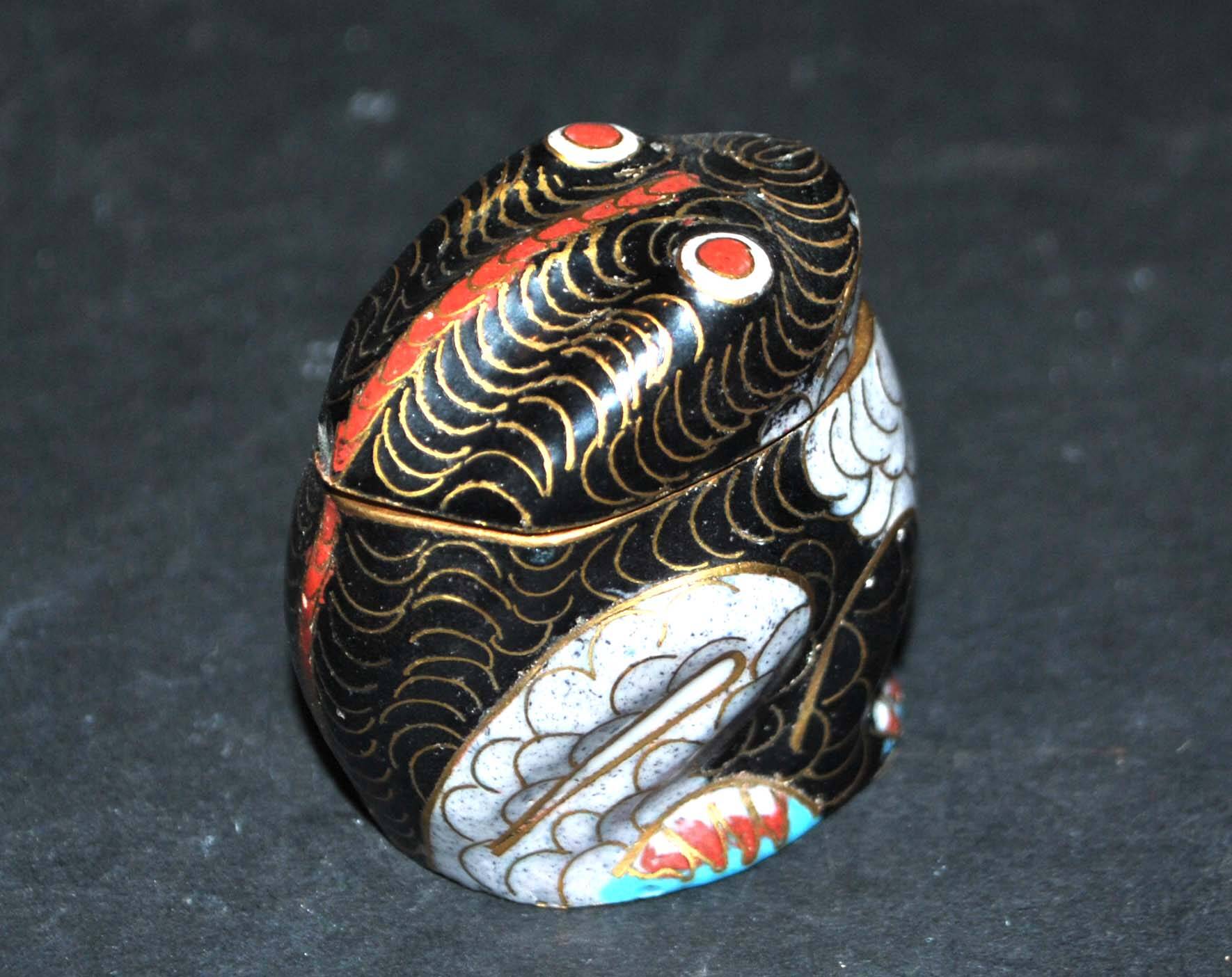 Frog statuette box in cloisonné enameled brass Lucky charm