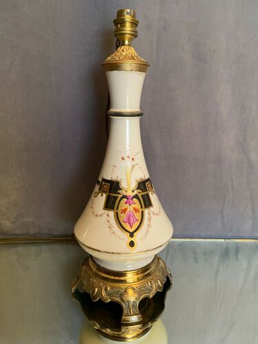 Large lamp in porcelain Vieux Paris polychrome and gold on bronze frame nineteenth century