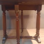 Drop-leaf table known as "Get Leg"