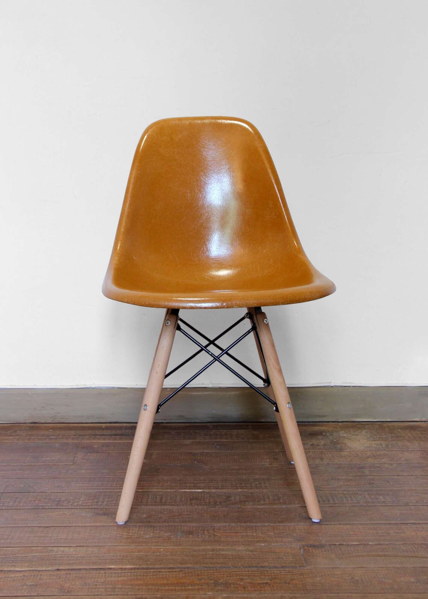 Chaise DSW ochre dark par Charles et Ray Eames pour Herman Miller, années 60
