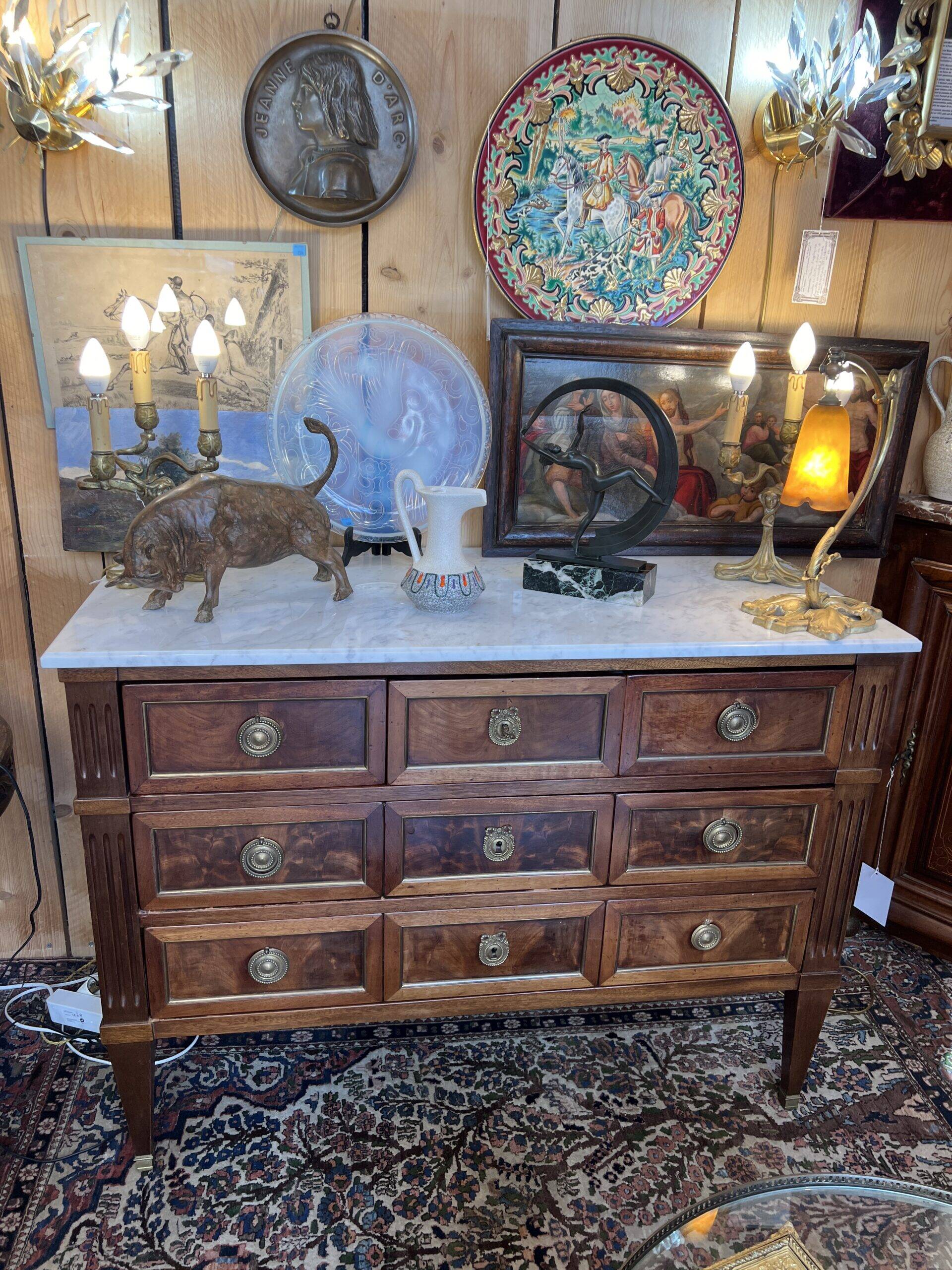 Louis XVI chest of drawers in mahogany veneer and solid wood, white marble