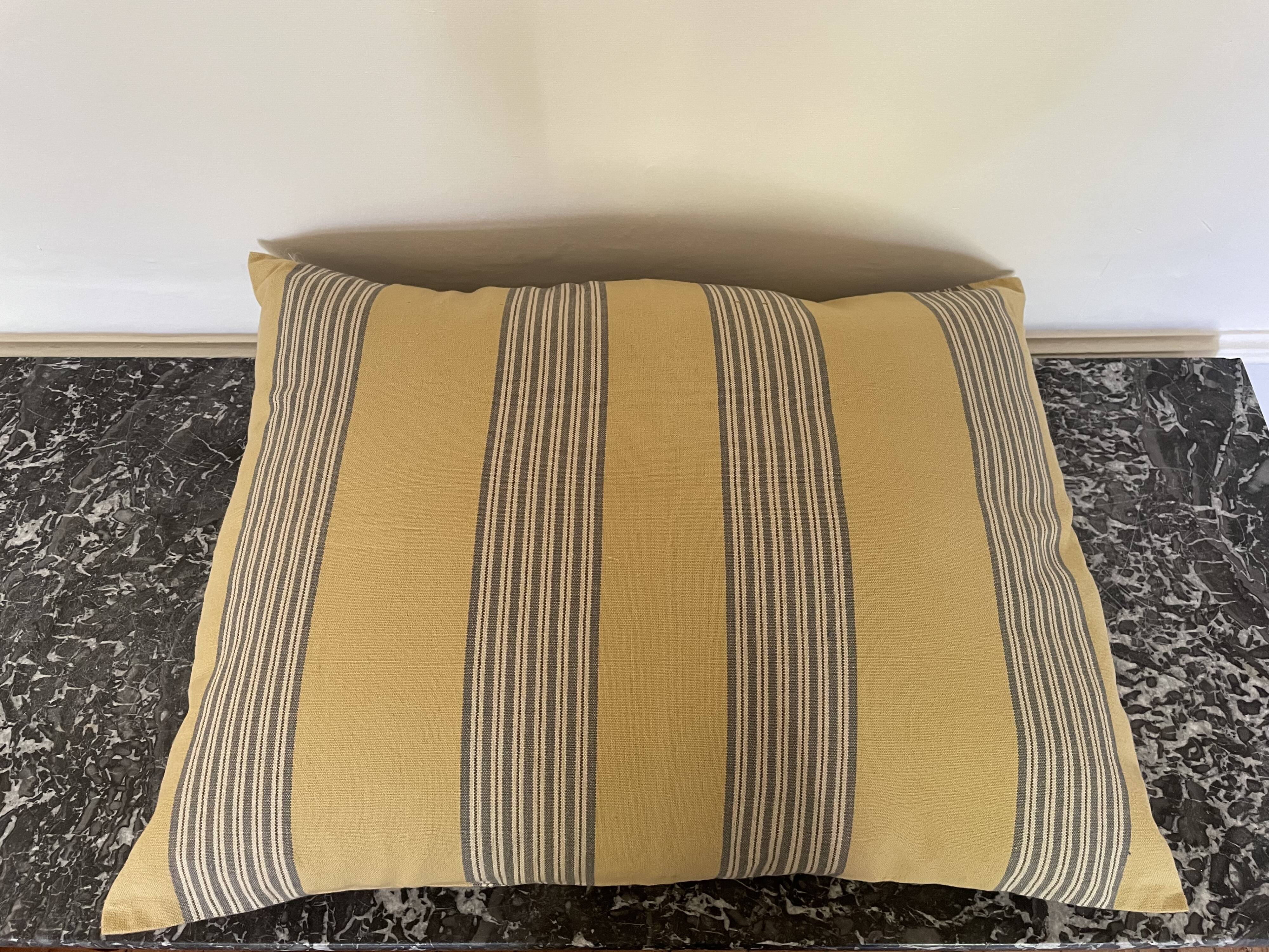 Coussin rayé