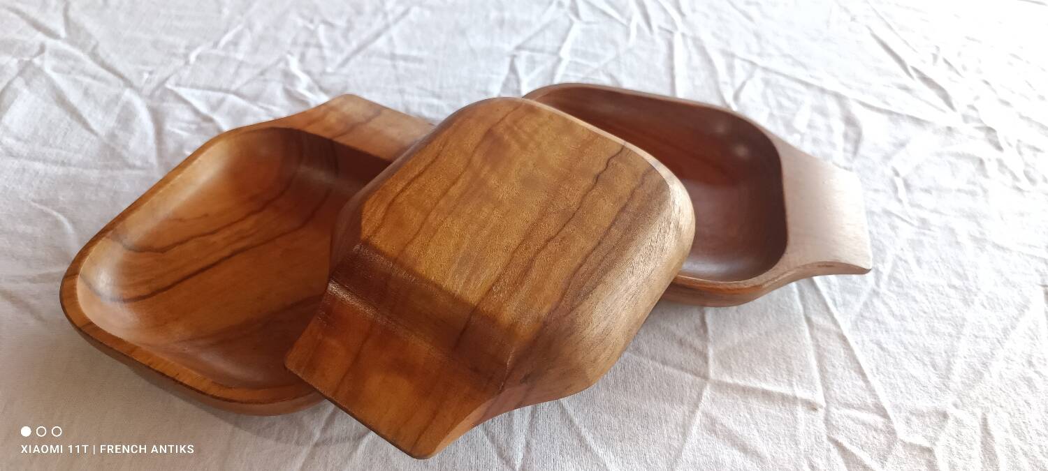 3 ramekins, appetizer/snack ramekins, made of olive wood.