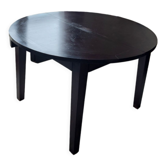 Extendable round teak dining table