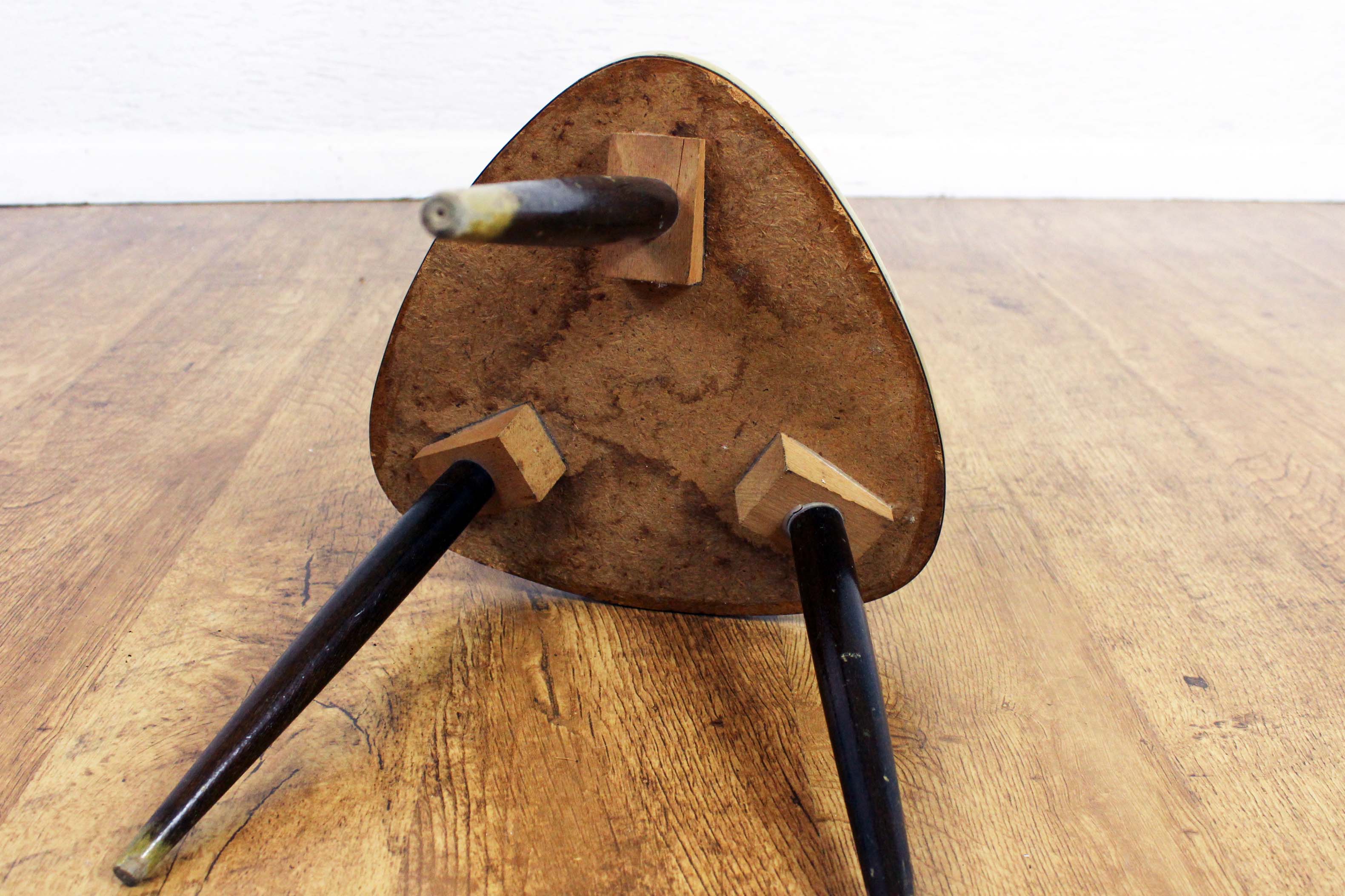 Tripod plant holder 70