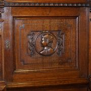Armoire hollandaise sculptée à la main années 1940