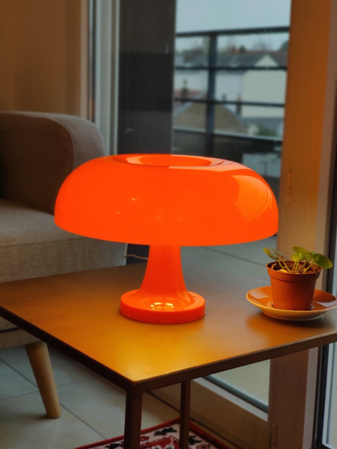 Mushroom LED table lamp