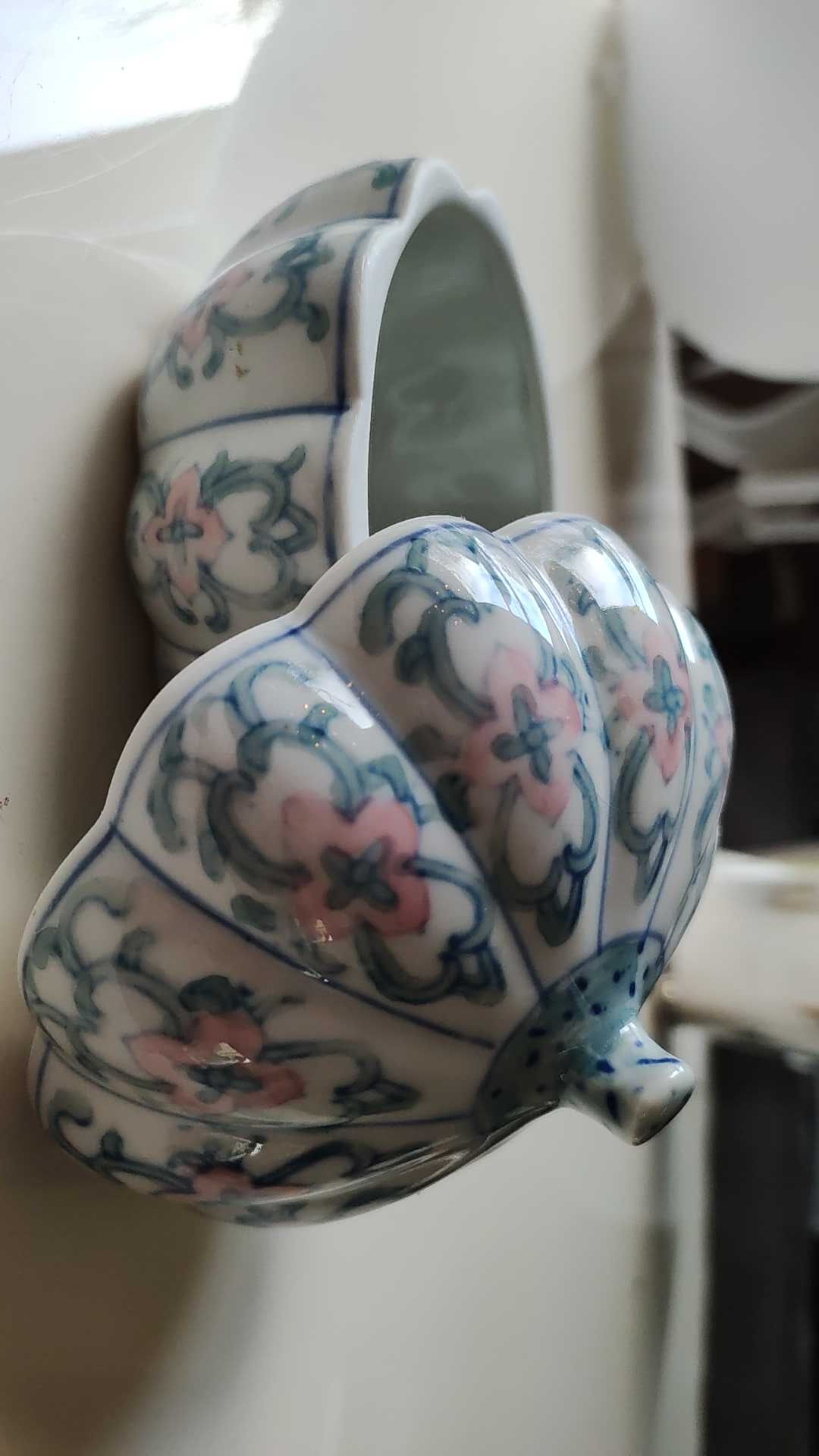 Vintage sweetener Asian, Chinese, floral & arabesque motifs
