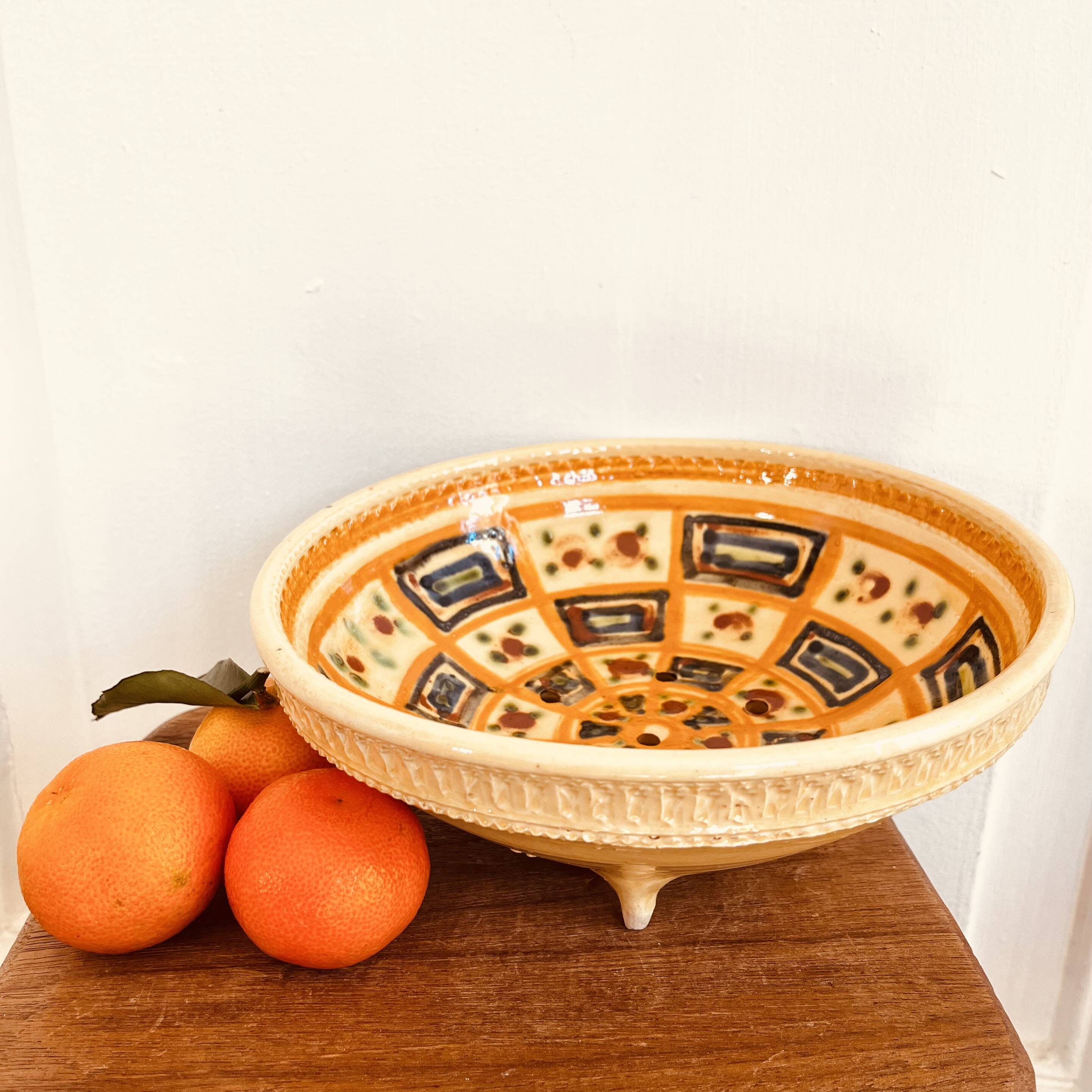 Draining dish on feet