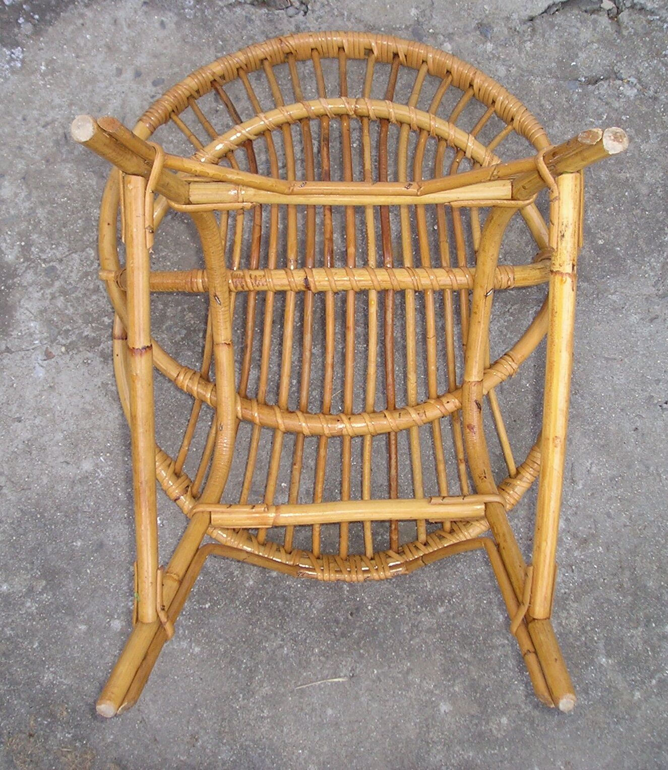 Wicker "shell" chair, 70s